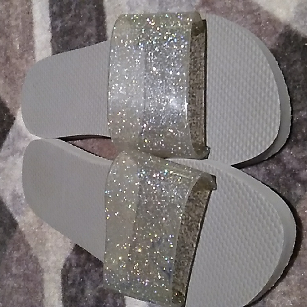 Sparkle Slides Beach / Pool - Picture 5 of 8